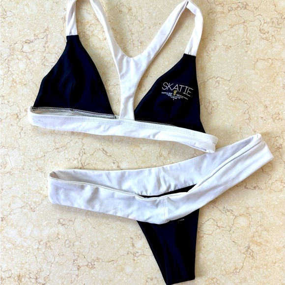 SKATIE black & white minimal coverage bikini set - Size S - Picture 2 of 2